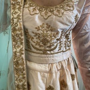 I’m selling my lehnga light pink sleuth sea green duputta. Brand new never worn